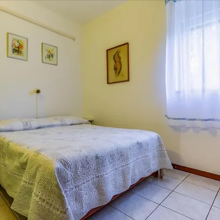 Apartament Gorgeous In With Kitchen