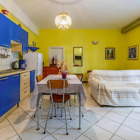 Gorgeous In With Kitchen
