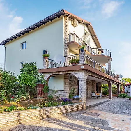 Gorgeous In With Kitchen Apartment Premantura