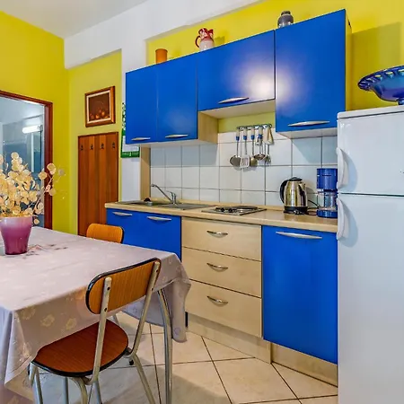 Apartment Gorgeous In With Kitchen *